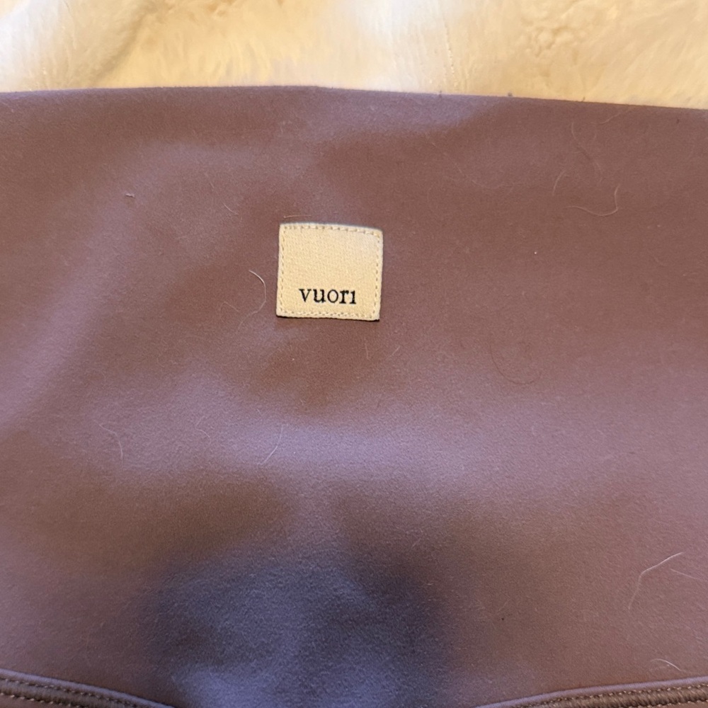 Vuori Women's Mauve Leggings with Pockets - Picture 3 of 5